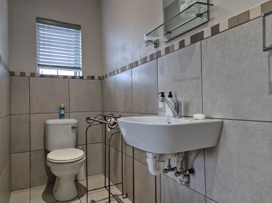 4 Bedroom Property for Sale in Stilbaai Wes Western Cape